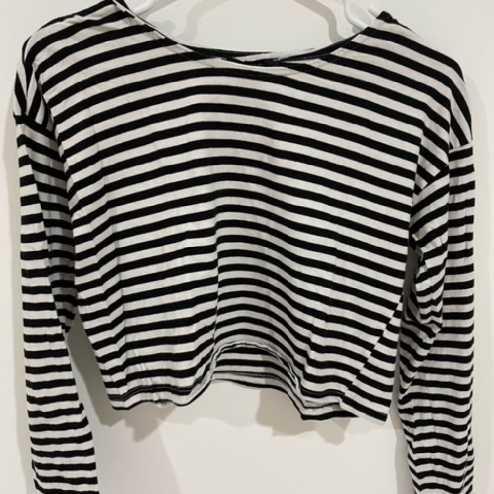 Stripped Cropped Long Sleeve Tee